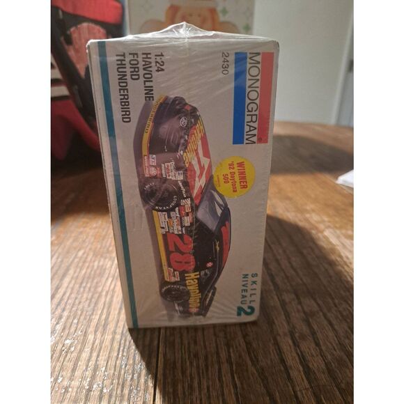 Vintage 1991 Monogram Davy Allison Ford Thunderbird NASCAR Model Race Car Kit - Picture 2 of 4